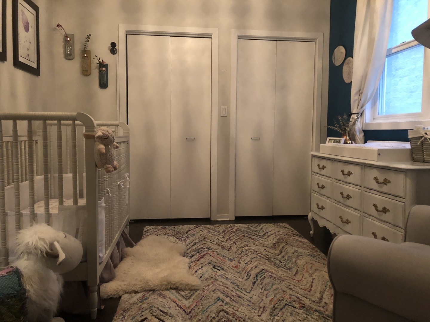 1335 North Mohawk Street, Unit 2N Chicago, IL 60610 - Photo 13 of 15 a bedroom with a bed and a window