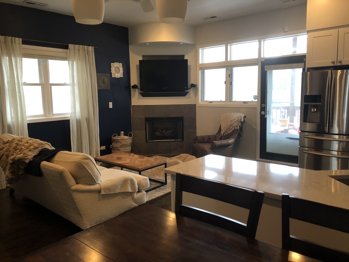 1335 North Mohawk Street, Unit 2N Chicago, IL 60610 - Photo 4 of 15 a living room with furniture fireplace and flat screen tv