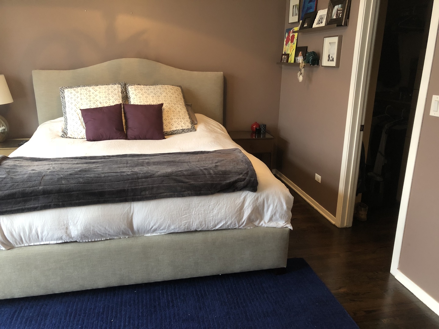 1335 North Mohawk Street, Unit 2N Chicago, IL 60610 - Photo 9 of 15 a living room with a bed
