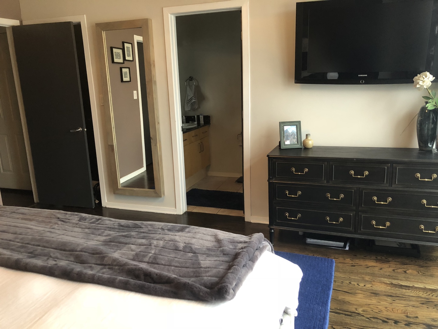 1335 North Mohawk Street, Unit 2N Chicago, IL 60610 - Photo 10 of 15 a living room with a dresser and a flat screen tv