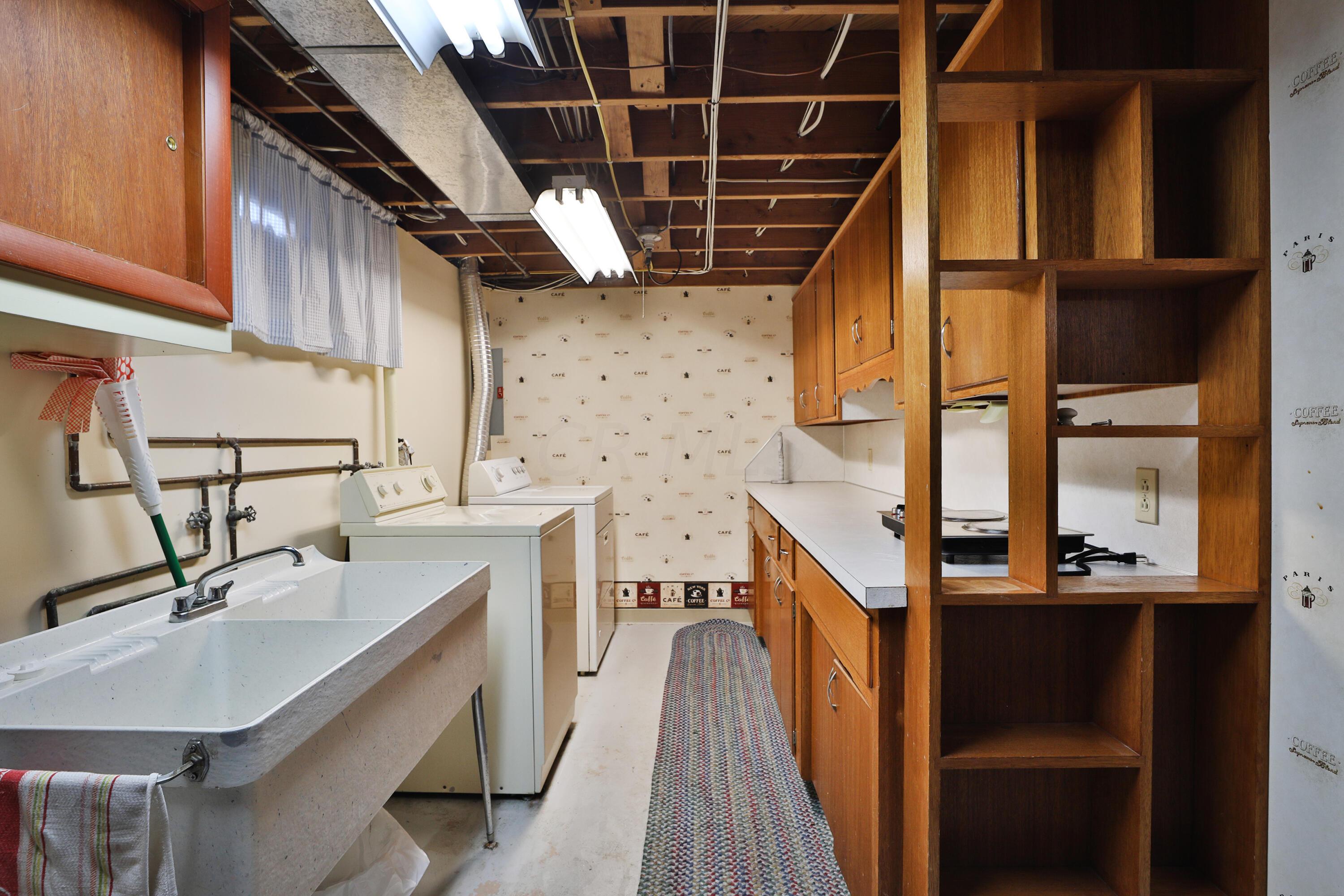810 Salisbury Road Columbus, OH 43204 - Photo 26 of 34 Basement laundry area