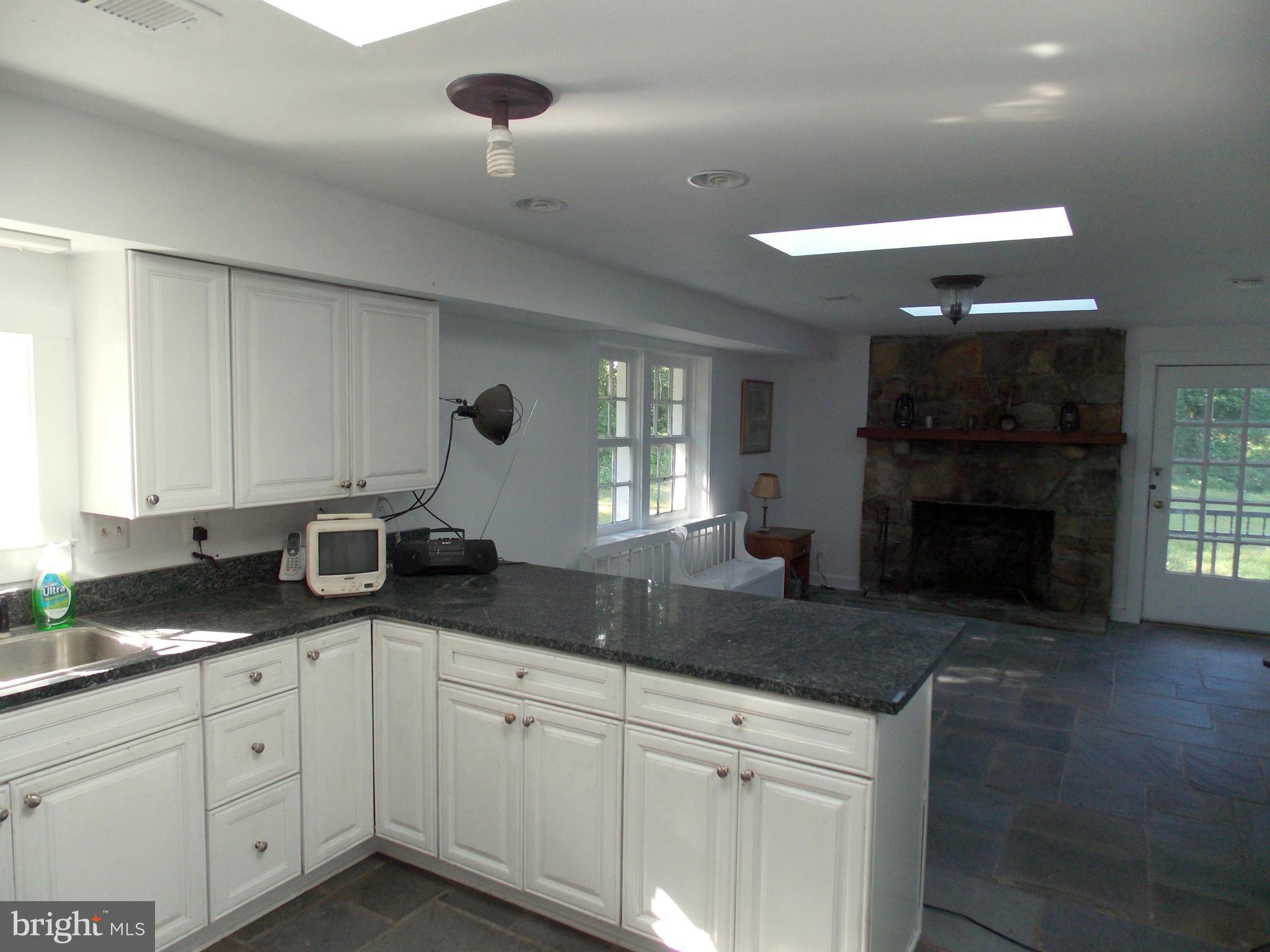 7032 Olinger Road Marshall, VA 20115 - Photo 4 of 19 Large Kitchen with Breakfast Bar