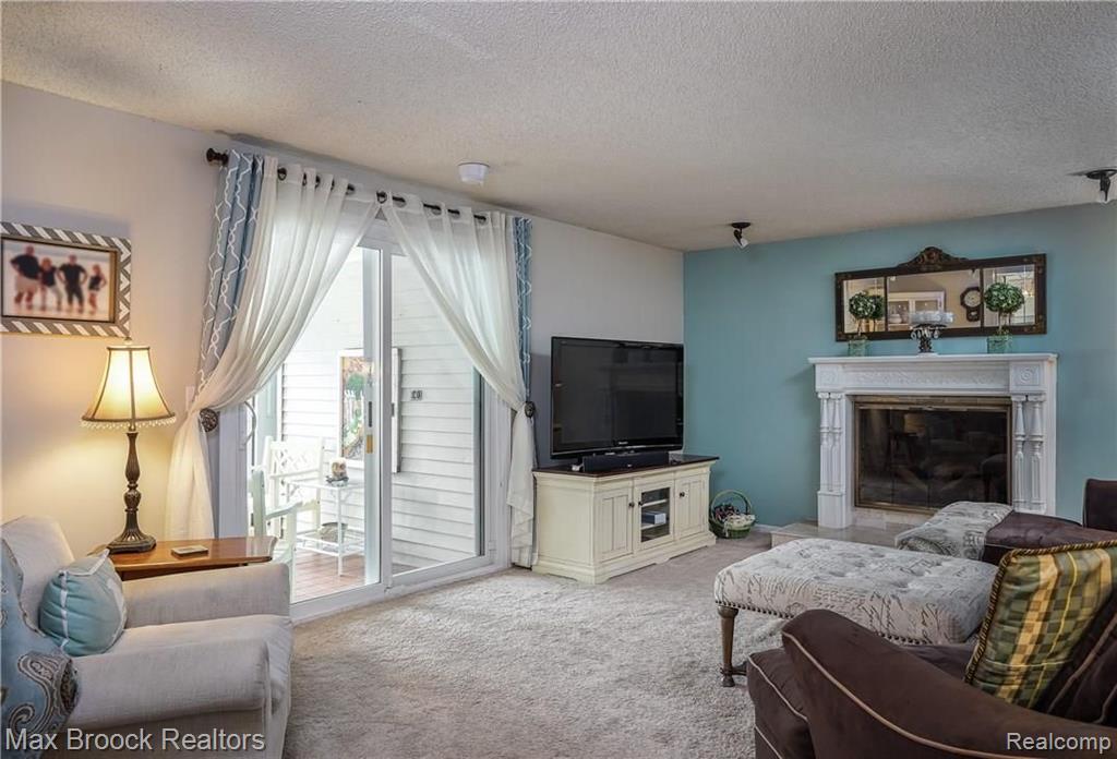 36186 Fredericksburg Road Farmington Hills, MI 48331 - Photo 11 of 38