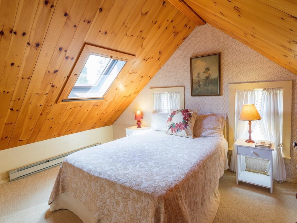 2733 Bristol Road New Harbor, ME 04554 - Photo 25 of 33 2nd floor bedroom with 1/2 bath