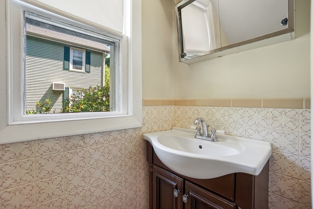57 Lawrence Street Waltham, MA 02451 - Photo 19 of 32