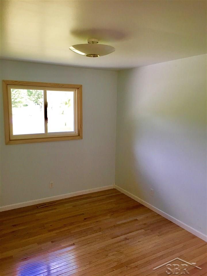 8261 Geddes Road Saginaw, MI 48609 - Photo 9 of 24 31327305-8.JPG