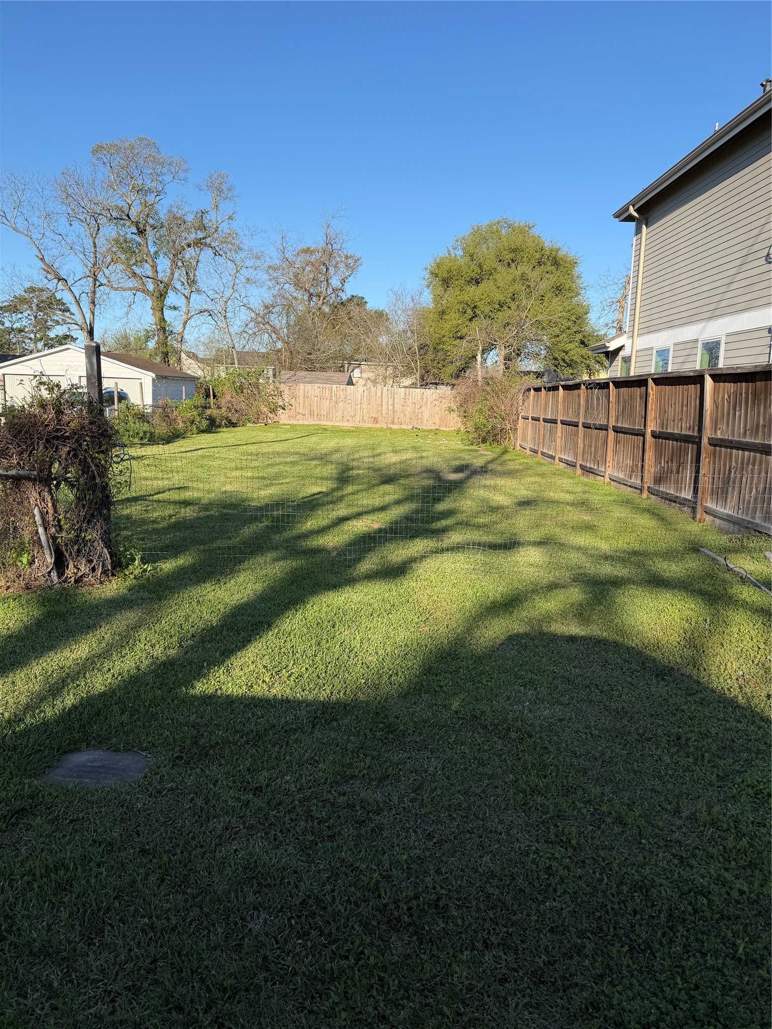 7009 Roswell Street Houston, TX 77022 - Photo 2 of 6 a view of a golf course with a lake view