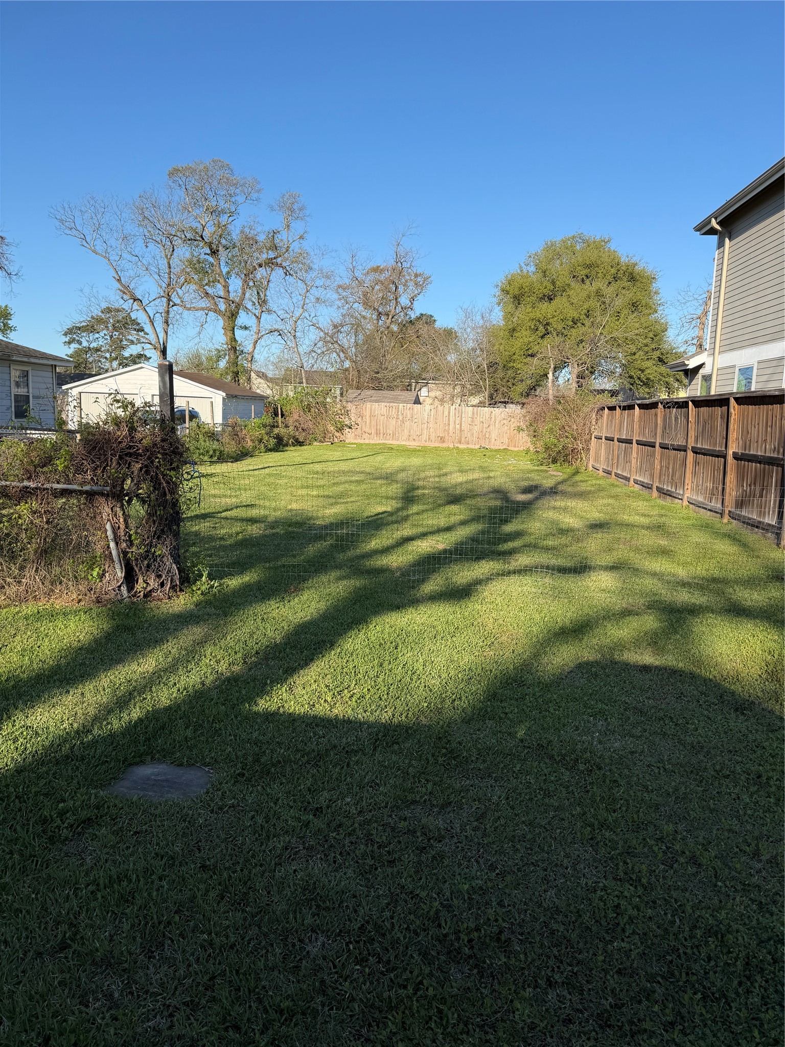 7009 Roswell Street Houston, TX 77022 - Photo 6 of 6 a view of a big yard with a fountain and a big yard