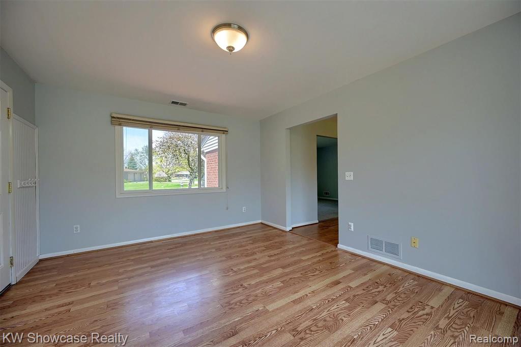 37711 Carson Street Farmington, MI 48331 - Photo 13 of 25