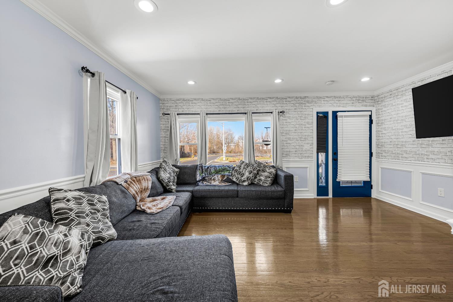 490 Florida Grove Road Perth Amboy, NJ 08861 - Photo 3 of 50