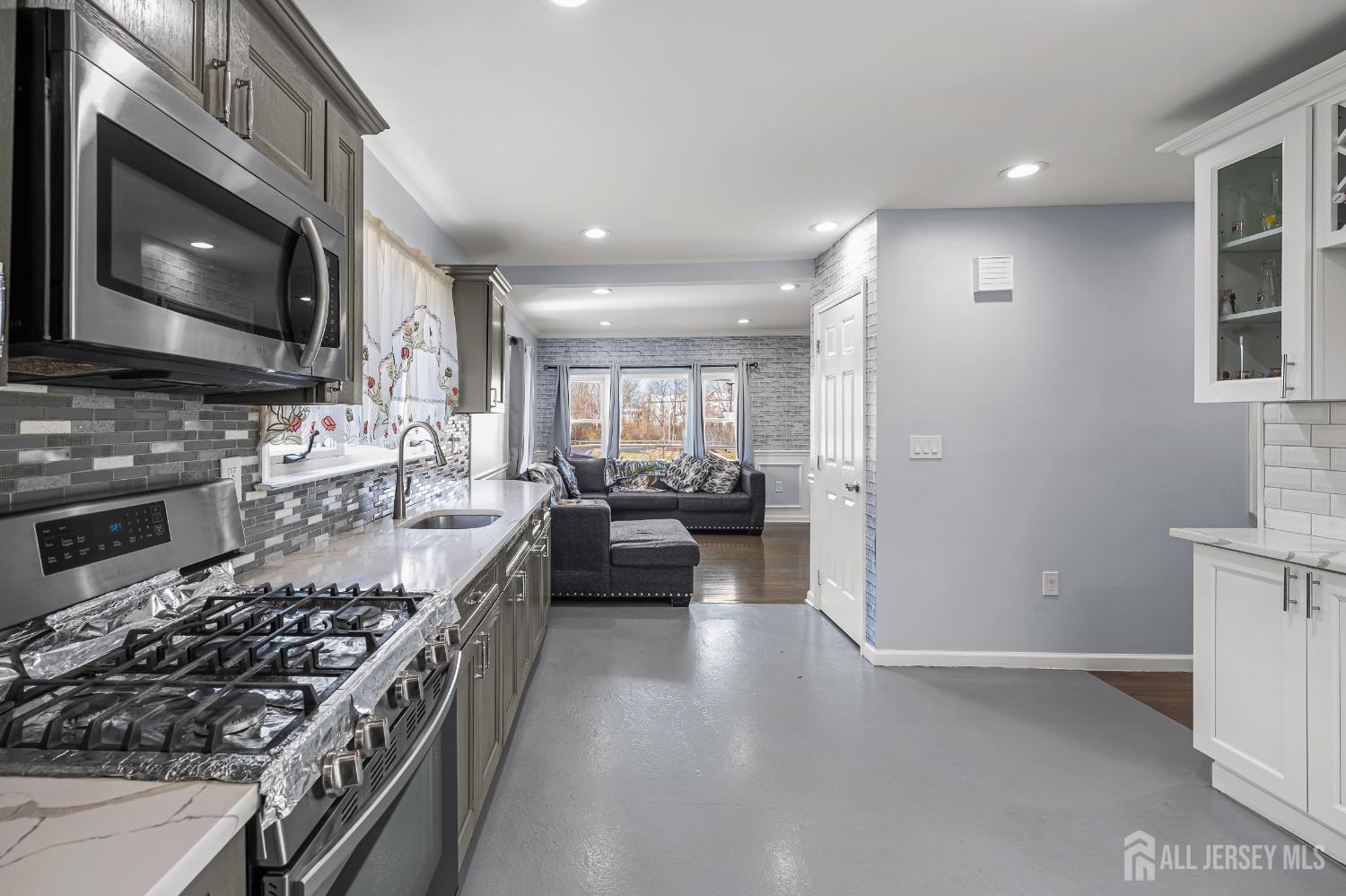 490 Florida Grove Road Perth Amboy, NJ 08861 - Photo 7 of 50