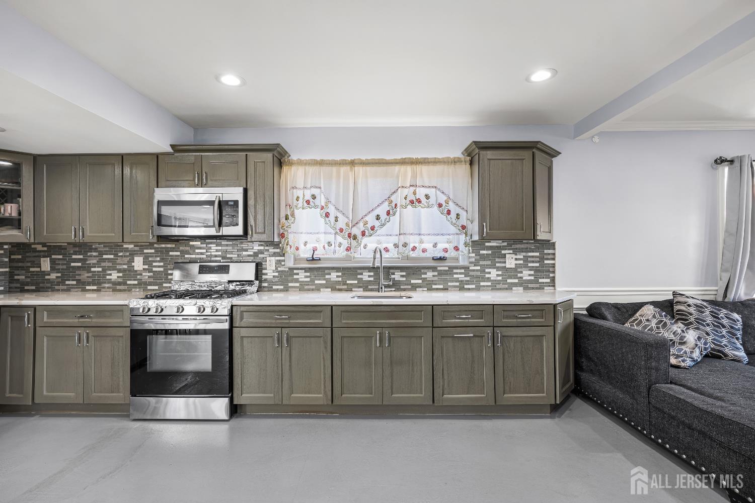 490 Florida Grove Road Perth Amboy, NJ 08861 - Photo 8 of 50