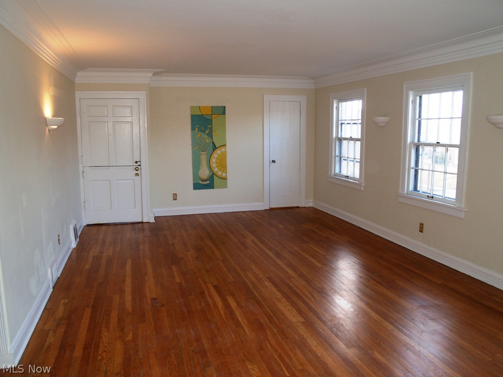 17420 Winslow Road Cleveland, OH 44120 - Photo 9 of 25 Gallery Image 9