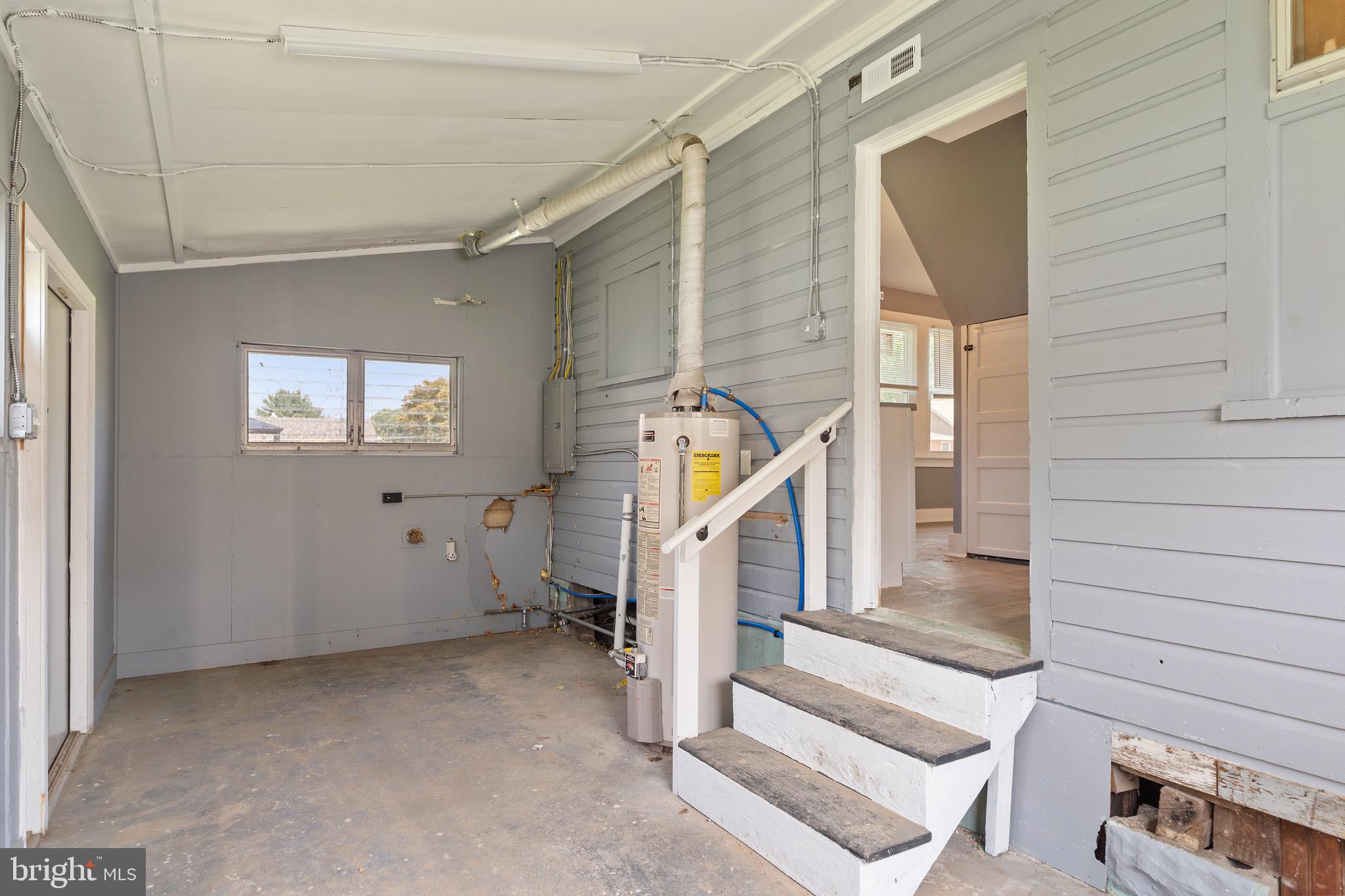 109 Georgia Road Pennsville, NJ 08070 - Photo 33 of 40 a view of an entryway with staircase
