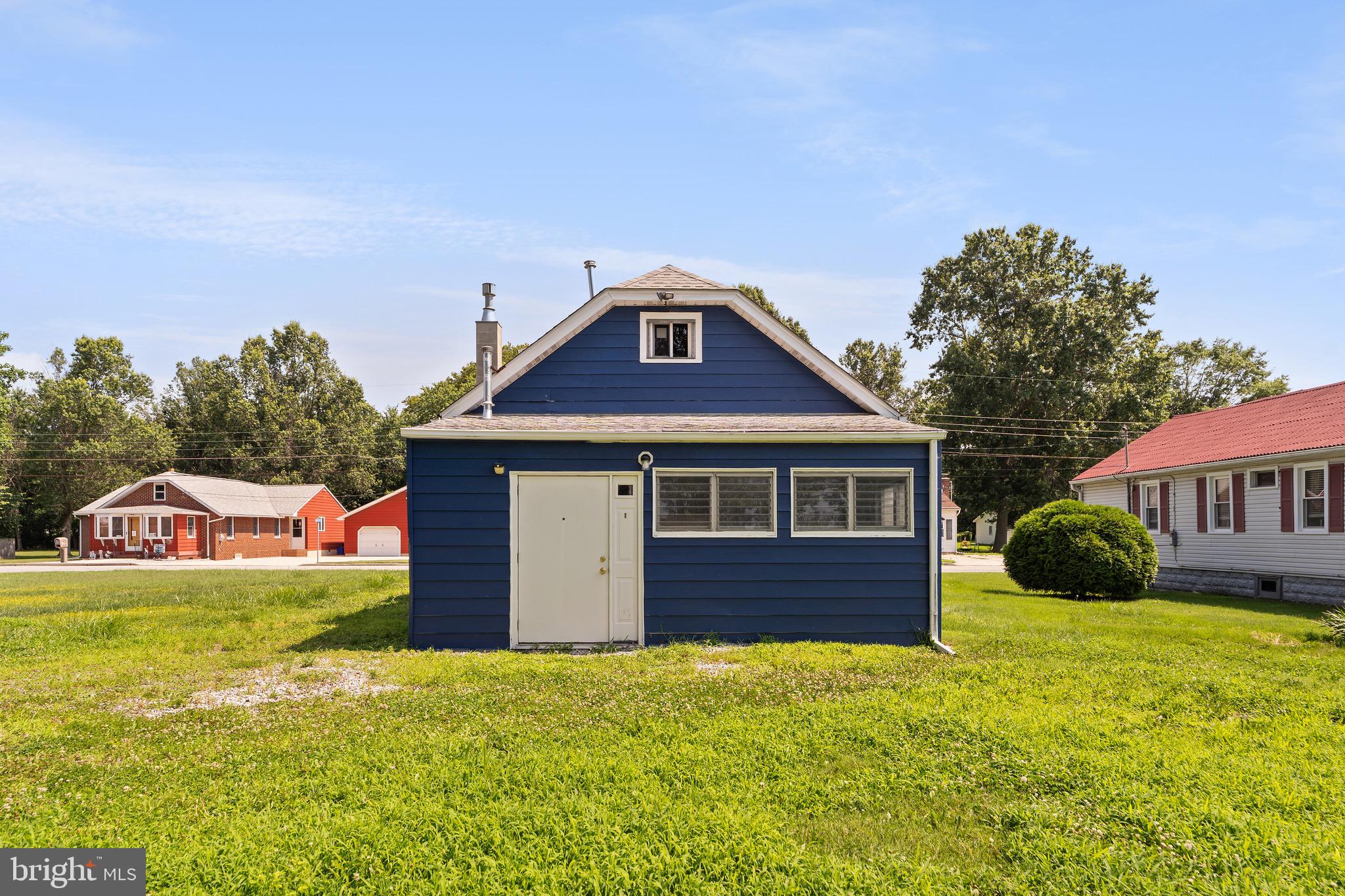 109 Georgia Road Pennsville, NJ 08070 - Photo 35 of 40 a front view of a house with a yard