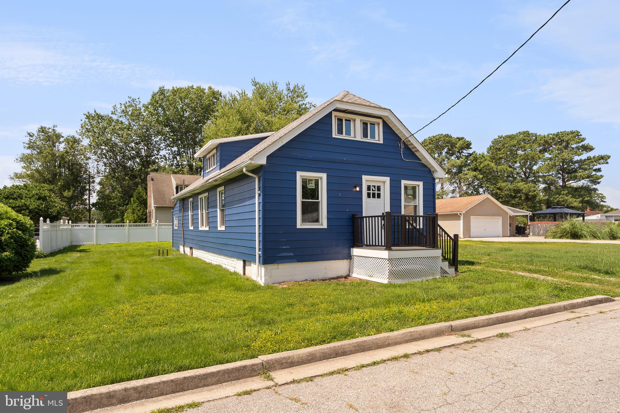 109 Georgia Road Pennsville, NJ 08070 - Photo 39 of 40 a front view of a house with garden