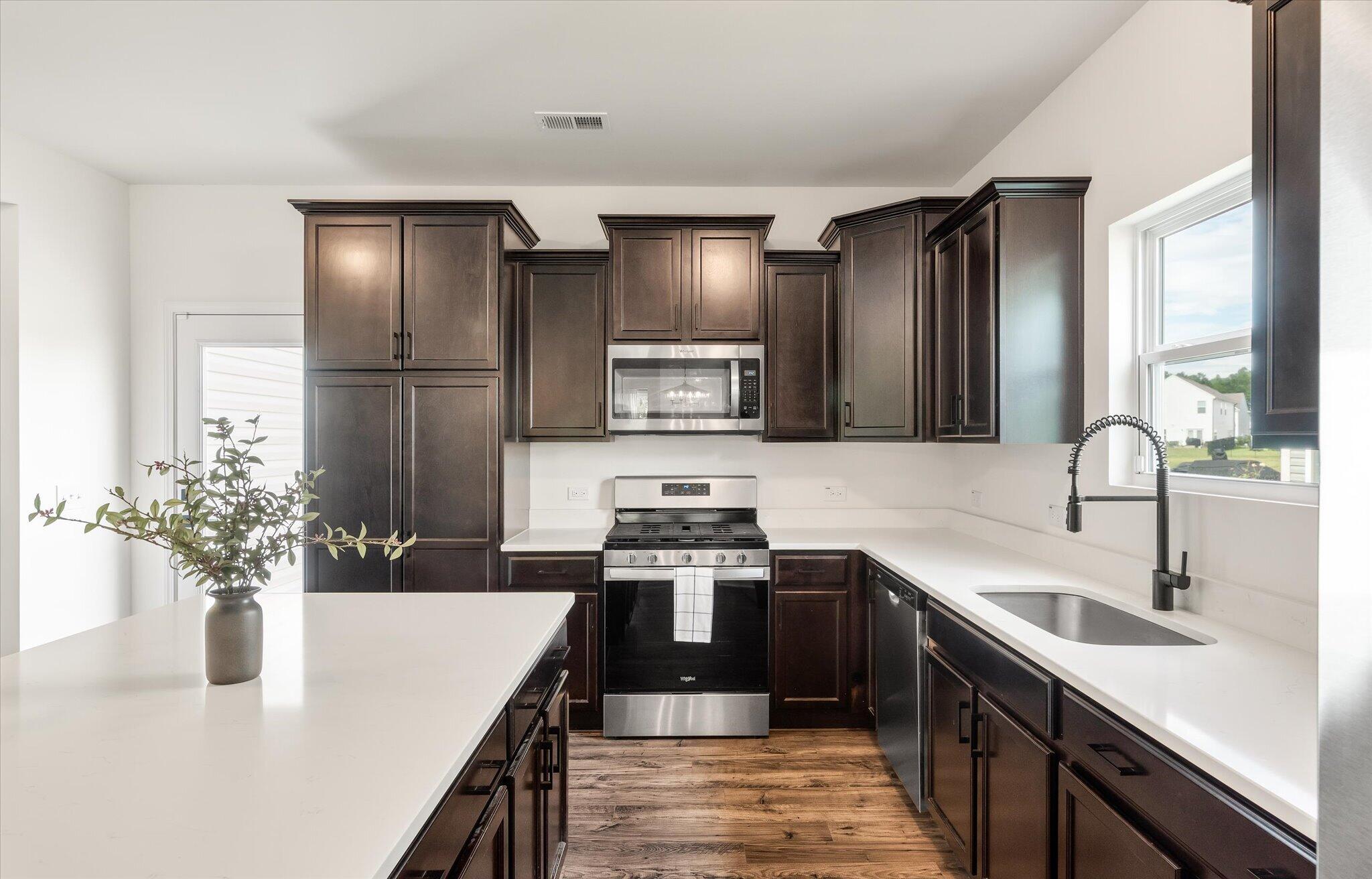 240 Surfbird Road Summerville, SC 29486 - Photo 8 of 28 Kitchen