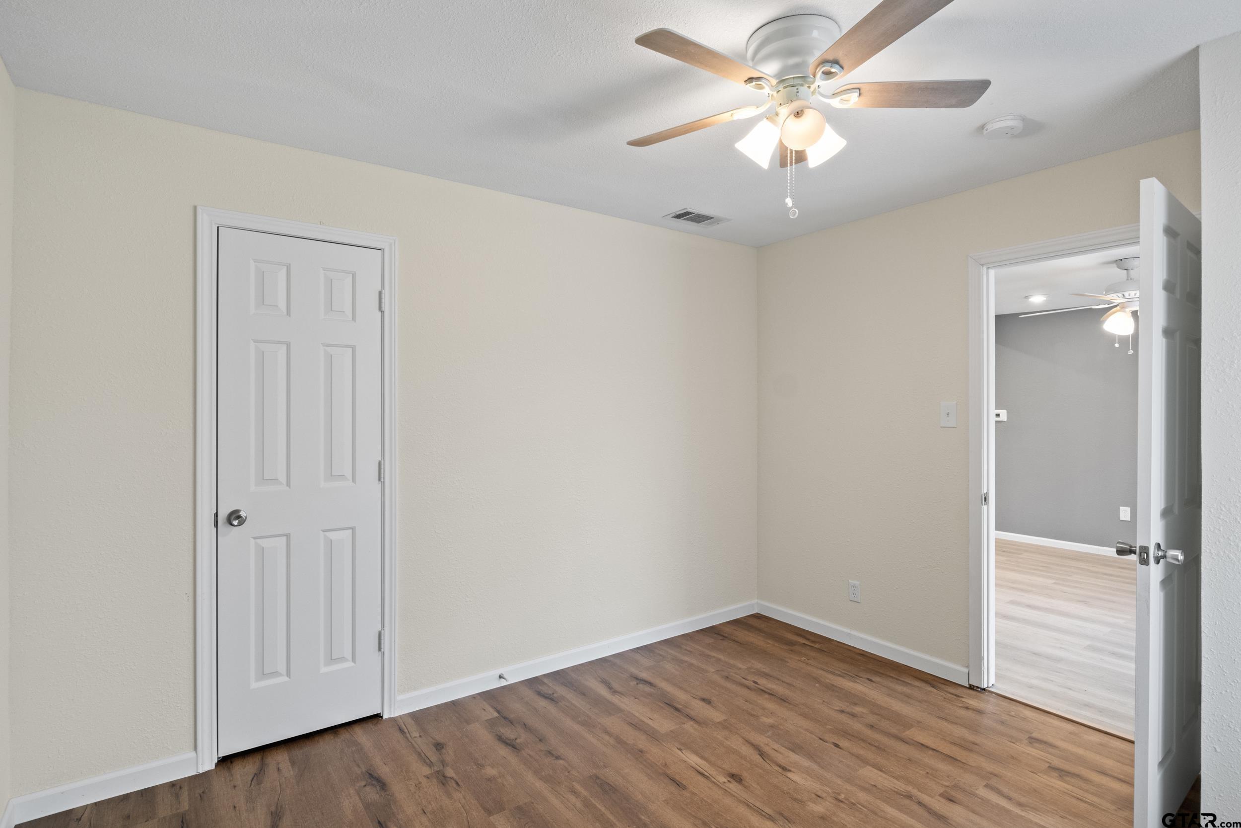 903 Hester Street Arlington, TX 76011 - Photo 7 of 17