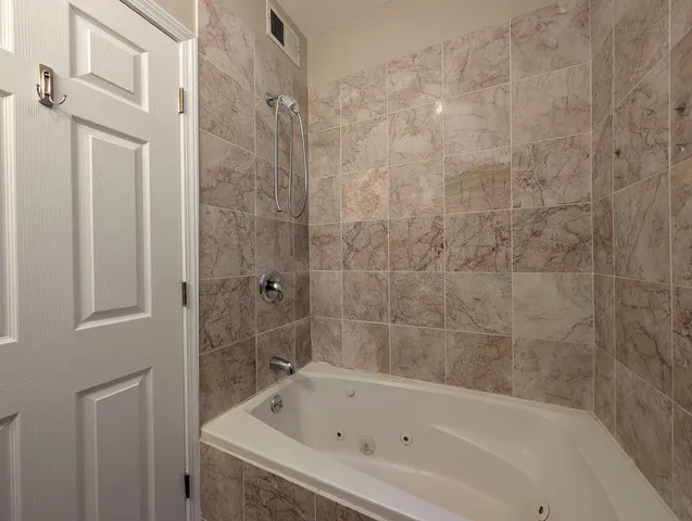 $1,700 | 6812 North Wayne Avenue, Unit 3C, Chicago, IL 60626