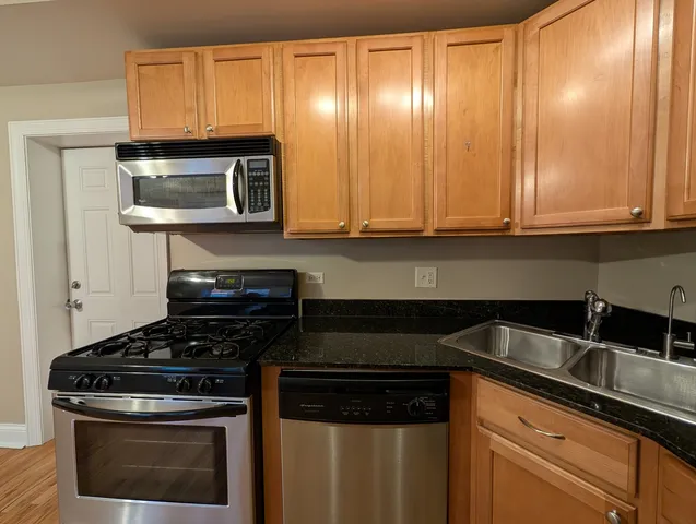 $1,700 | 6812 North Wayne Avenue, Unit 3C, Chicago, IL 60626