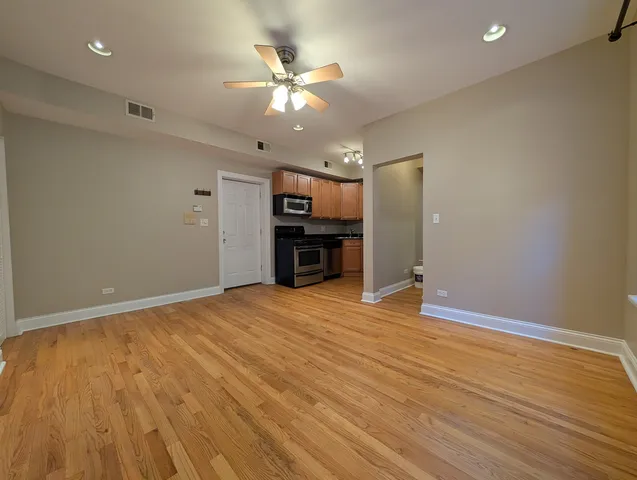 $1,700 | 6812 North Wayne Avenue, Unit 3C, Chicago, IL 60626