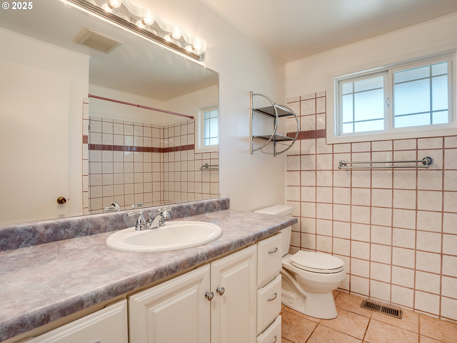 19600 South South End Road Oregon City, OR 97045 - Photo 29 of 42 Bathroom