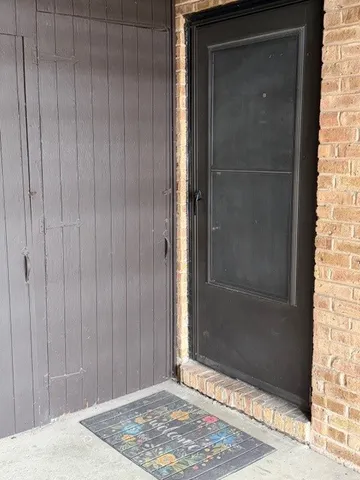 $199,900 | 5531 East Lake Drive, Unit B, Lisle, IL 60532