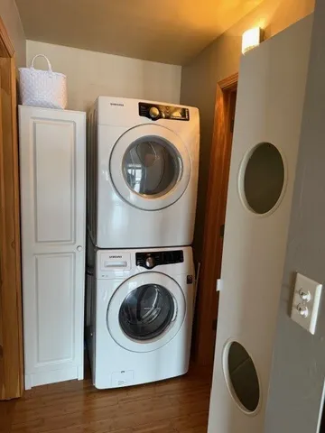 $199,900 | 5531 East Lake Drive, Unit B, Lisle, IL 60532