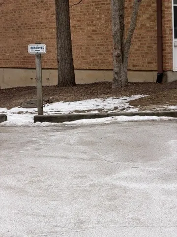 $199,900 | 5531 East Lake Drive, Unit B, Lisle, IL 60532