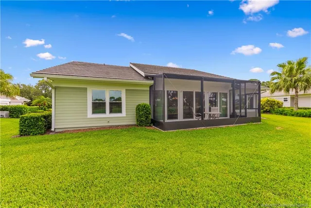 a view of a house with yard and porch