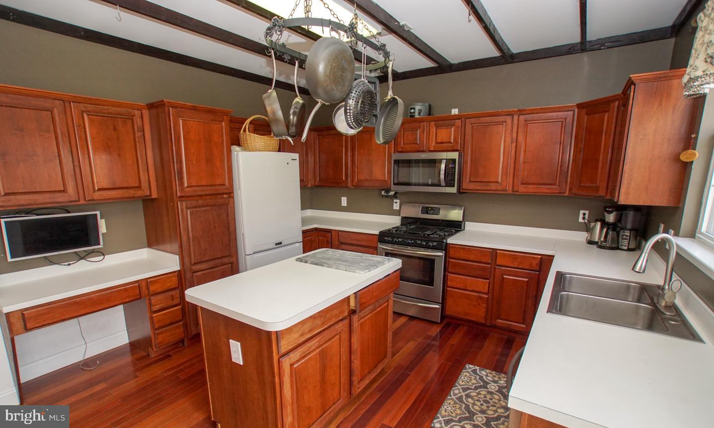 142 Raleigh Road Schwenksville, PA 19473 - Photo 12 of 36 Kitchen