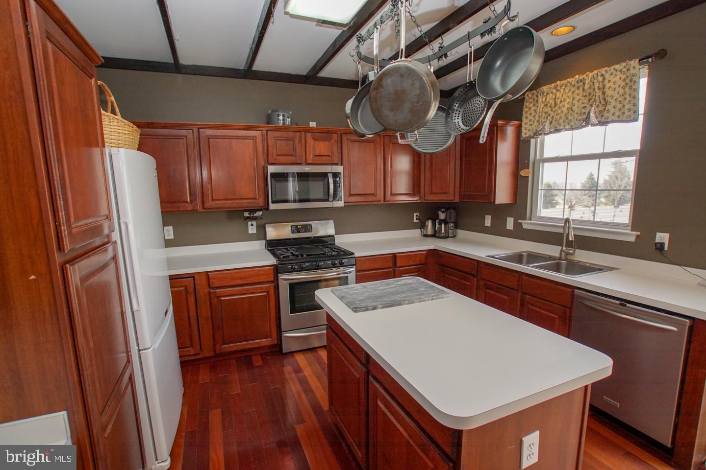 142 Raleigh Road Schwenksville, PA 19473 - Photo 13 of 36 Kitchen