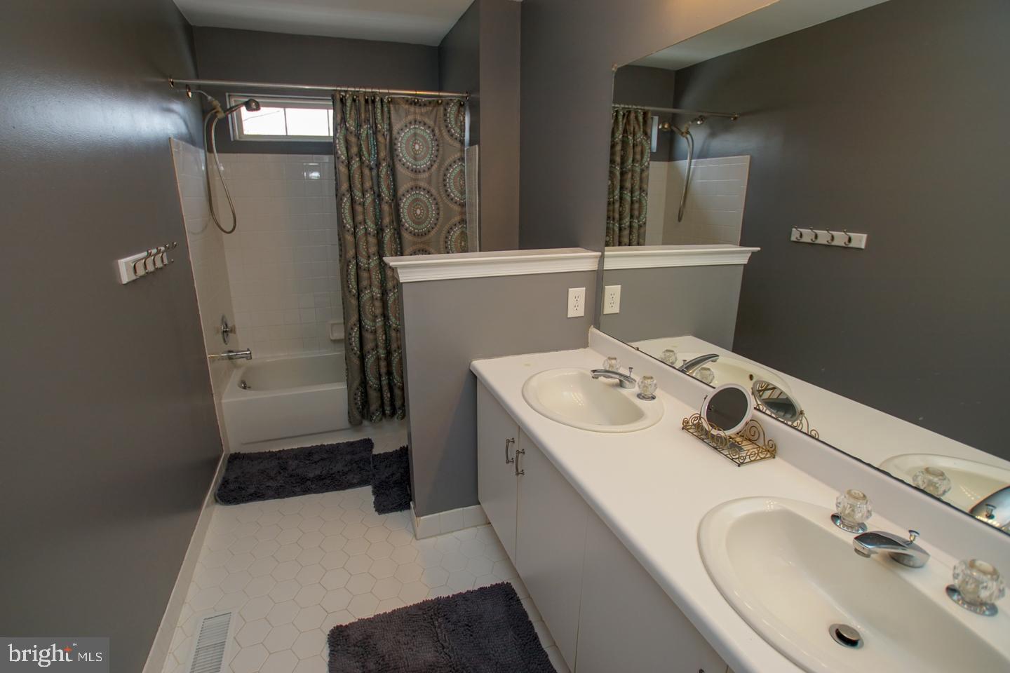 142 Raleigh Road Schwenksville, PA 19473 - Photo 32 of 36 Hall Bath