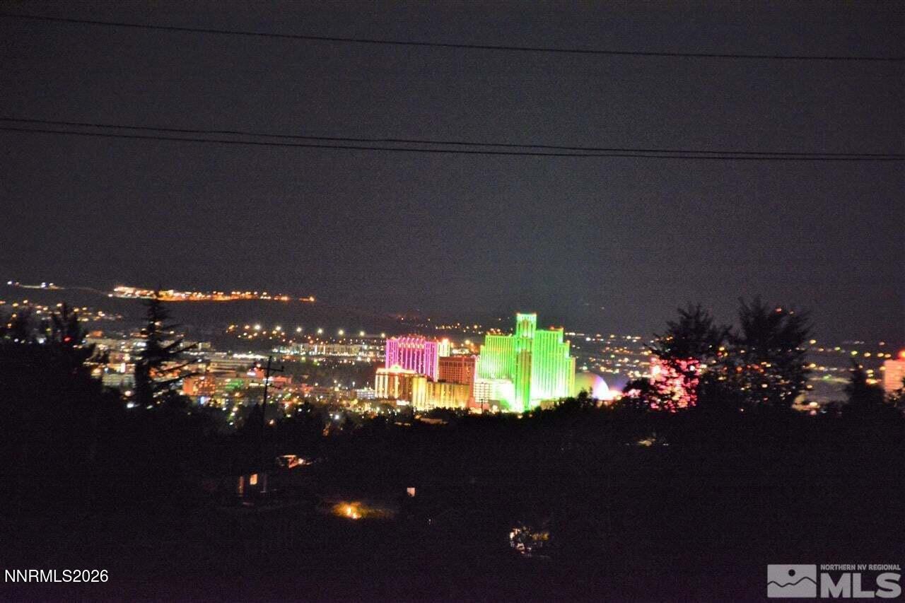 3245 Markridge Drive, Unit 9 Reno, NV 89509 - Photo 8 of 11 a bathroom with a lot of flowers
