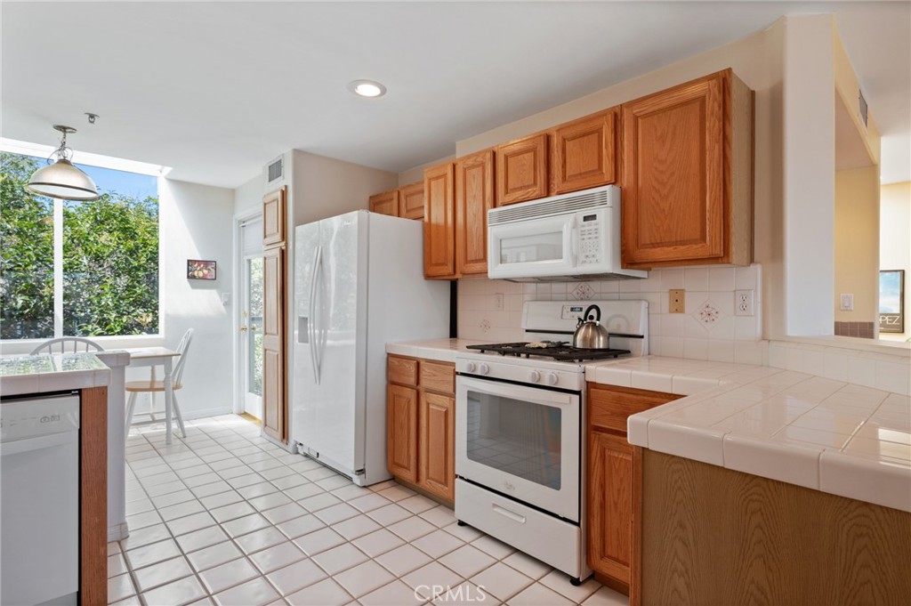 669 West 40th Street, Unit 2 San Pedro, CA 90731 - Photo 14 of 64