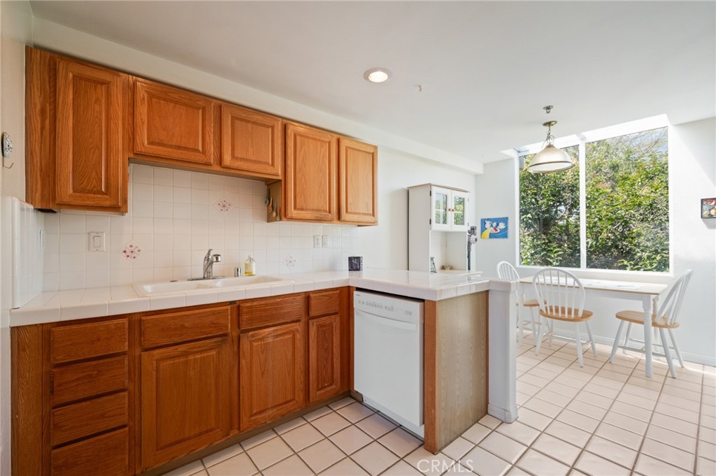 669 West 40th Street, Unit 2 San Pedro, CA 90731 - Photo 16 of 64