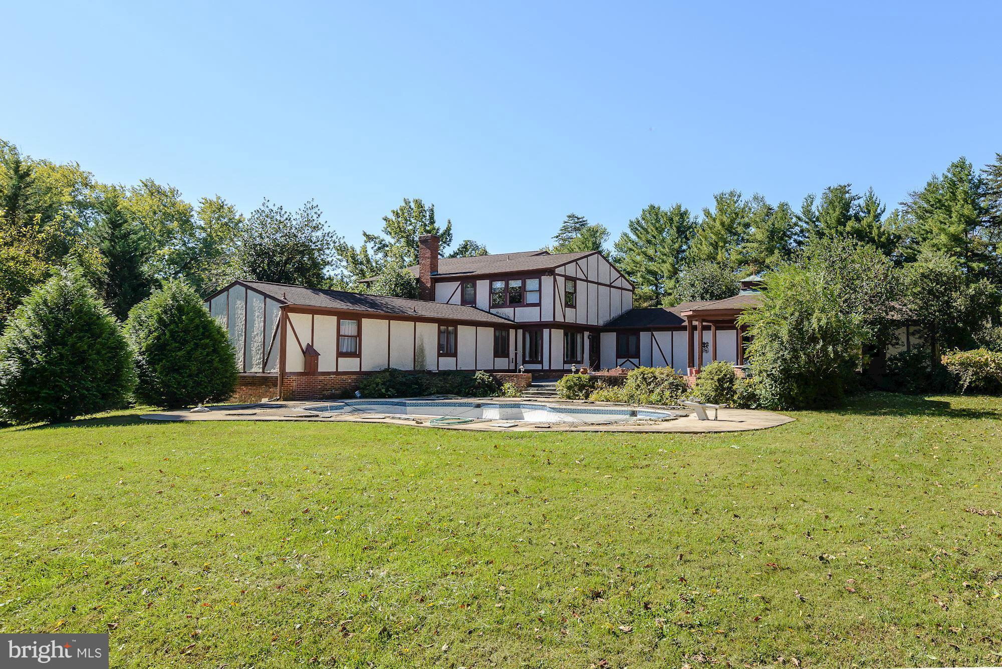 9401 Persimmon Tree Road Potomac, MD 20854 - Photo 6 of 18 Exterior (Rear)