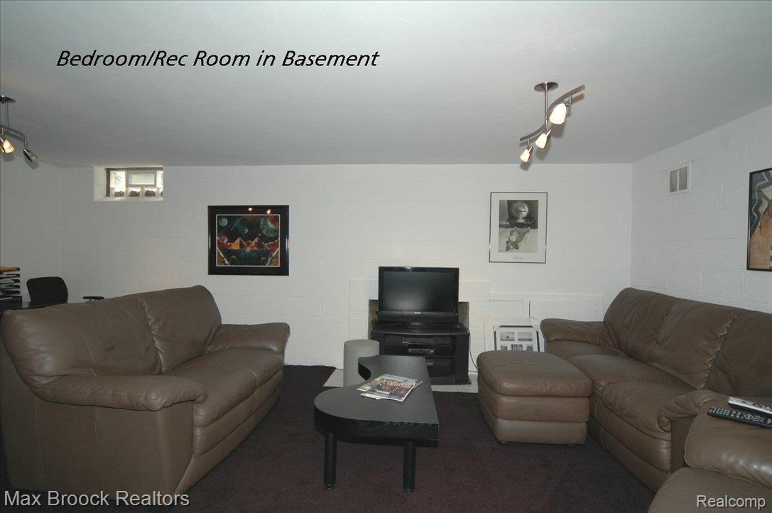 31075 Briarcliff Road Franklin, MI 48025 - Photo 25 of 25 171 copy