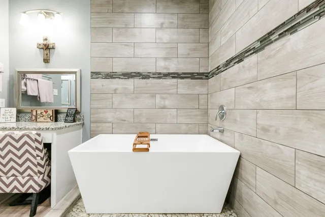 a bath tub sitting next to a bathroom sink