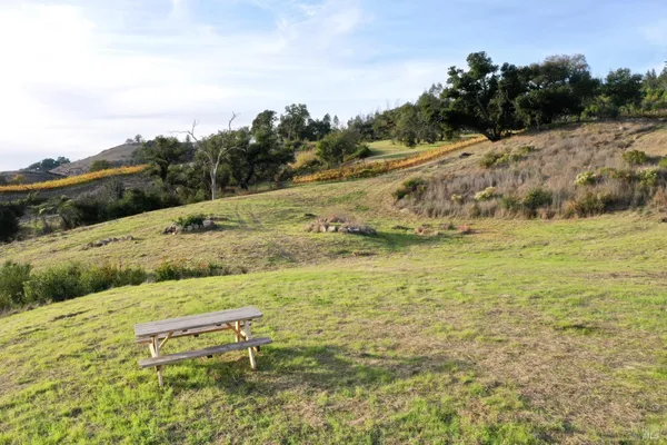 $2,000,000 | 594 Artisan Circle, Geyserville, CA 95441