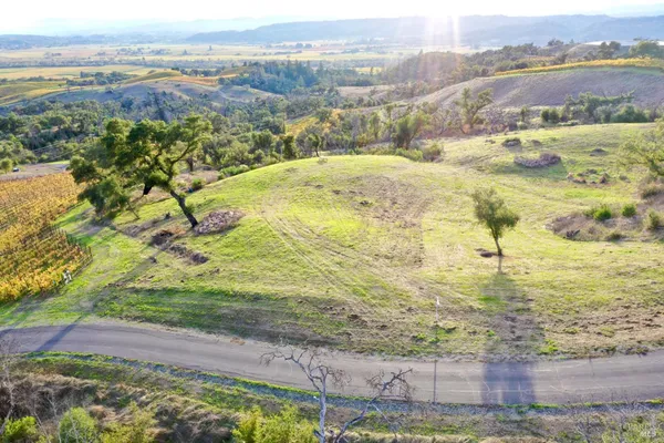 $2,000,000 | 594 Artisan Circle, Geyserville, CA 95441