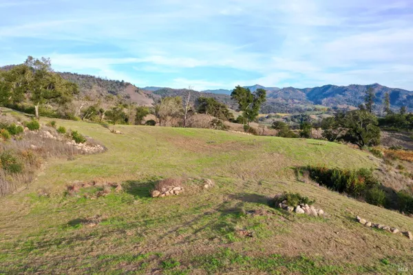 $2,000,000 | 594 Artisan Circle, Geyserville, CA 95441