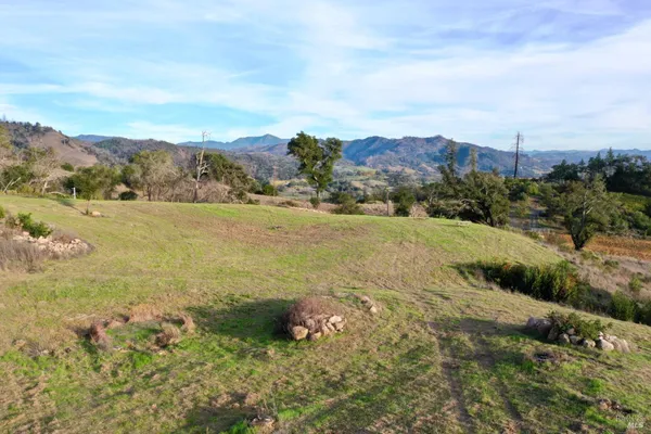 $2,000,000 | 594 Artisan Circle, Geyserville, CA 95441