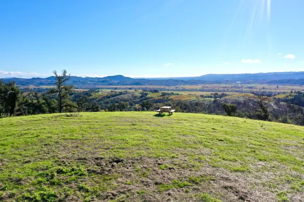 $2,000,000 | 594 Artisan Circle, Geyserville, CA 95441