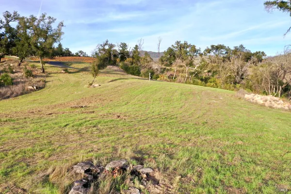 $2,000,000 | 594 Artisan Circle, Geyserville, CA 95441