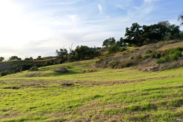 $2,000,000 | 594 Artisan Circle, Geyserville, CA 95441