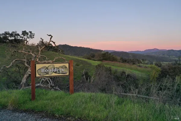 $2,000,000 | 594 Artisan Circle, Geyserville, CA 95441