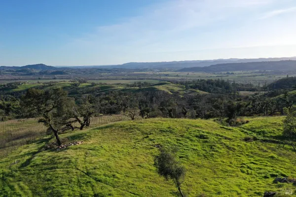 $2,000,000 | 594 Artisan Circle, Geyserville, CA 95441