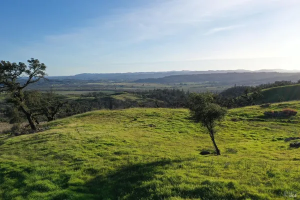 $2,000,000 | 594 Artisan Circle, Geyserville, CA 95441