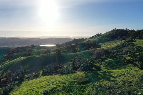 $2,000,000 | 594 Artisan Circle, Geyserville, CA 95441